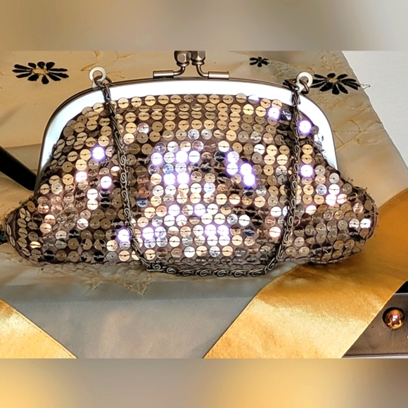OLD NAVY SILVER SEQUİN PURSE,PRE-LOVED - Picture 1 of 13
